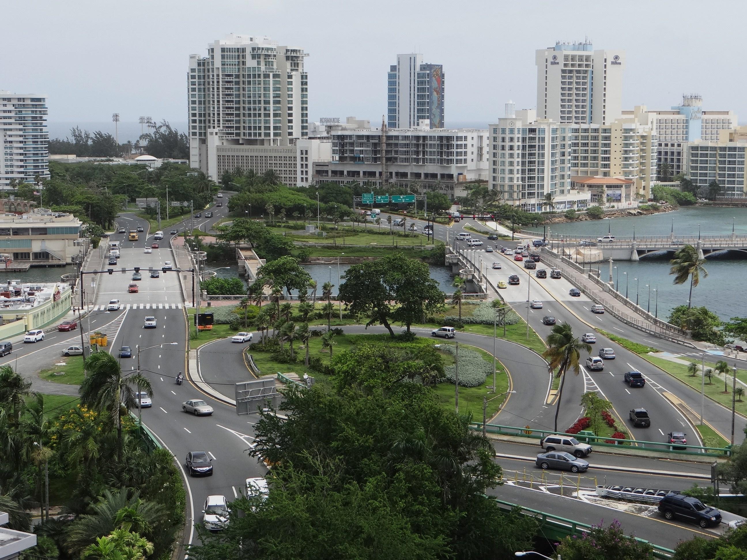 Vista desde la azotea del Edificio del Departamento de Justicia - San Juan (Miramar) - 2013 00023